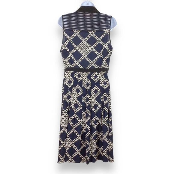 TRINA TURK "Joelle" Pleated Sleeveless Silk Shirt Dress size M - Picture 3 of 7